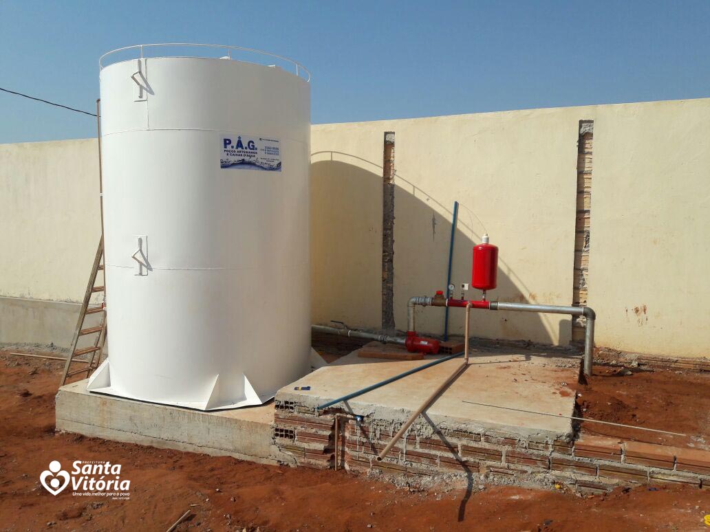 Instalação do projeto hidráulico no CAPS, uma das obras de adequação feitas pela atual Gestão