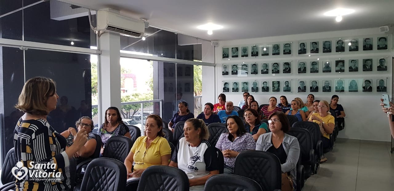 Comissão de Reestruturação apresenta Plano de Cargos e Salários dos Servidores da Educação do Município de Santa Vitória
